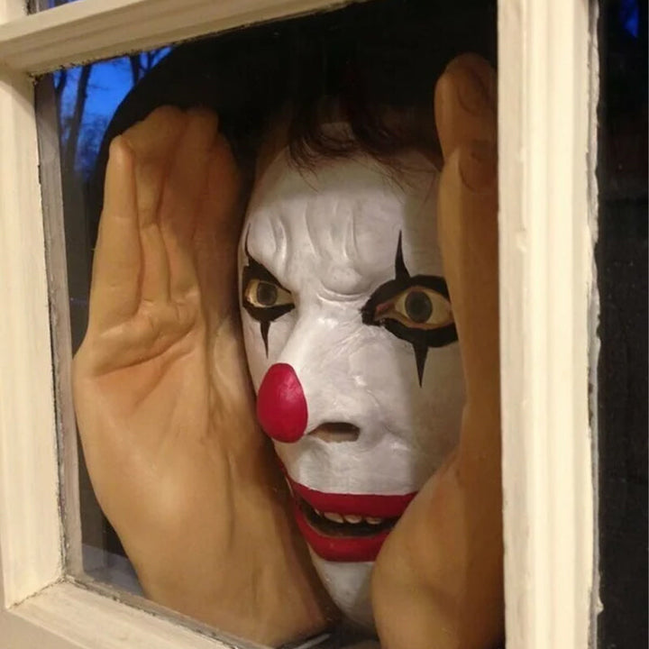 Latex Peeper Creeper figur som kikker. En realistisk skrekkdekorasjon for vindu.