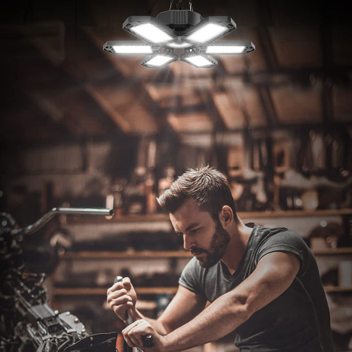 Justerbar LED lampe for garasje, verksted og hjemmebruk. Lyssterk E27 takbelysning.
