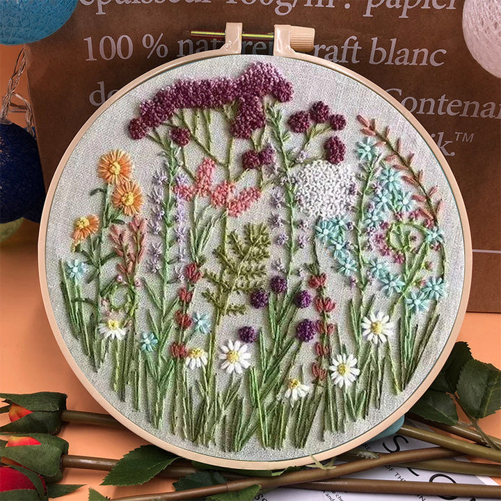Gi en kreativ gave! Blomster broderisett for nybegynnere – morsom DIY håndarbeid og unik dekorasjon.