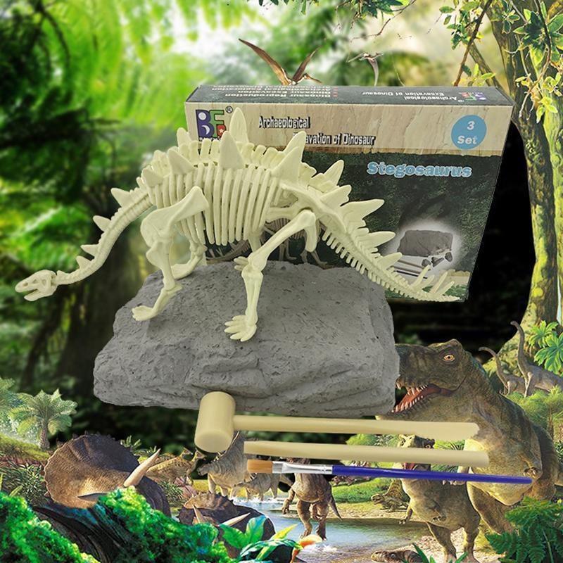 Kids' DIY utgravningssett: Oppdag eget dinosaurfossil. Morsom pedagogisk leke for barn.