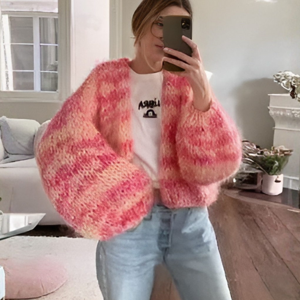 Stilfull stripete cardigan til dame i mange farger. Åpen front for enkelt lag-på-lag. Komfortabel og chic.