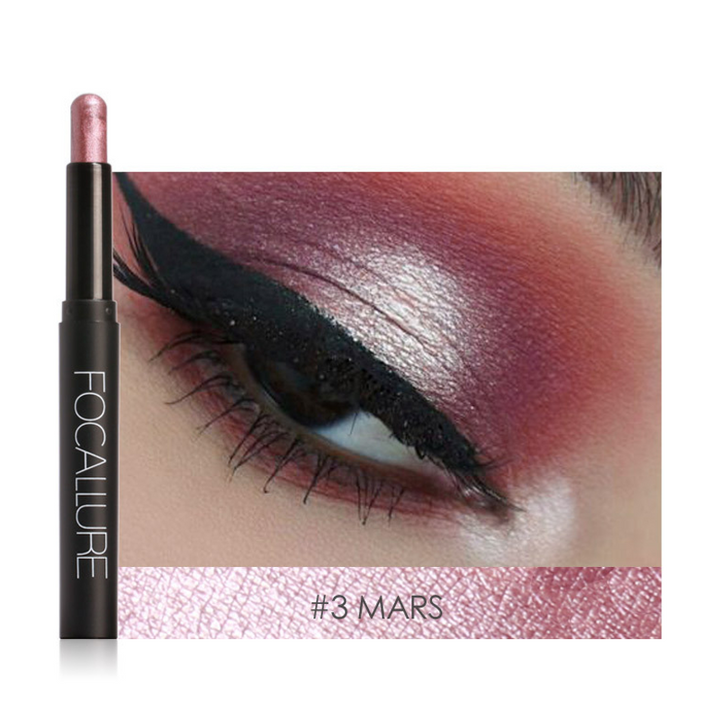 Bærbar glitter øyenskyggeblyant. Ideell for raske touch-ups og en fresh, skinnende look.