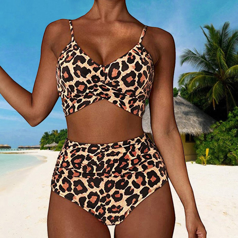 Kvinner kryss og tvers bikini med høy midje, mønstret design. Perfekt for sommer, strand og svømming.