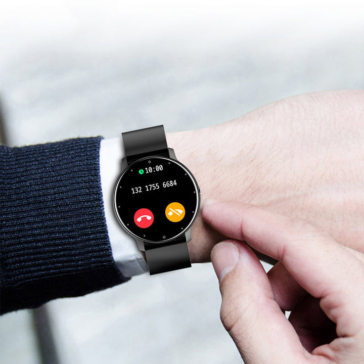 Elegant smartklokke i svart design med kommunikasjonsfunksjoner. Mottar meldinger og varsler.