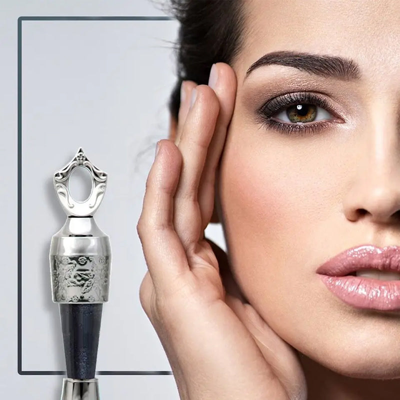 Naturlig pudder eyeliner som fremhever øynene delikat for en strålende og subtil look.