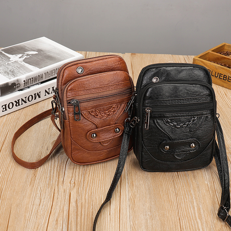 Kompakt brun crossbody-veske i vegansk skinn for kvinner, elegant og funksjonell hverdag.