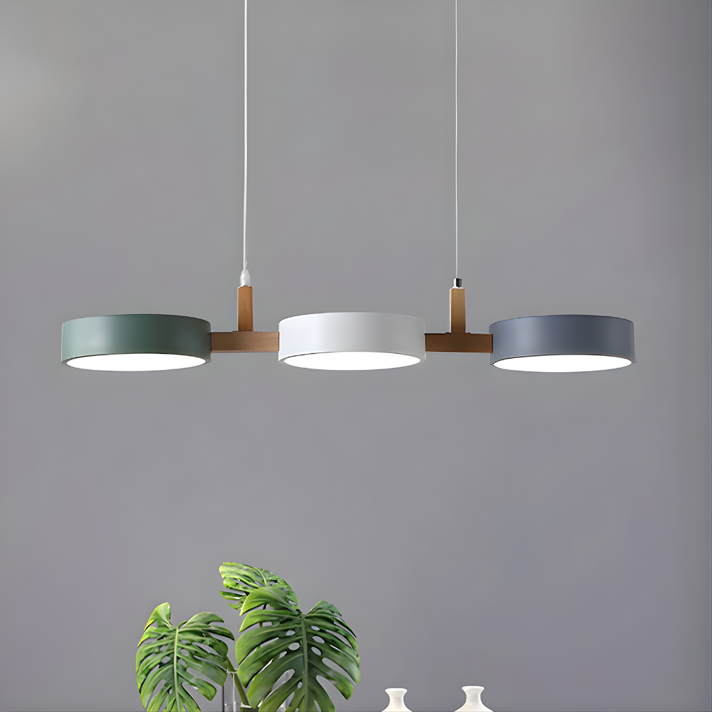 Slank, dimbar LED taklampe i nordisk design for moderne stuebelysning. Minimalistisk taklys.