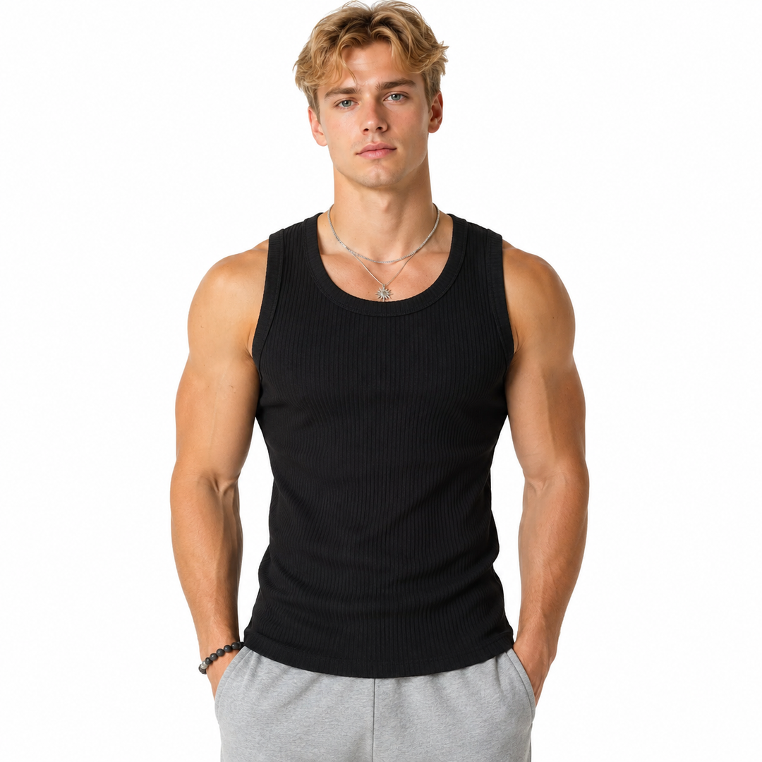 Herre slim fit tanktopp i pustende og hurtigtørkende stoff, ideell treningstopp for aktive menn.