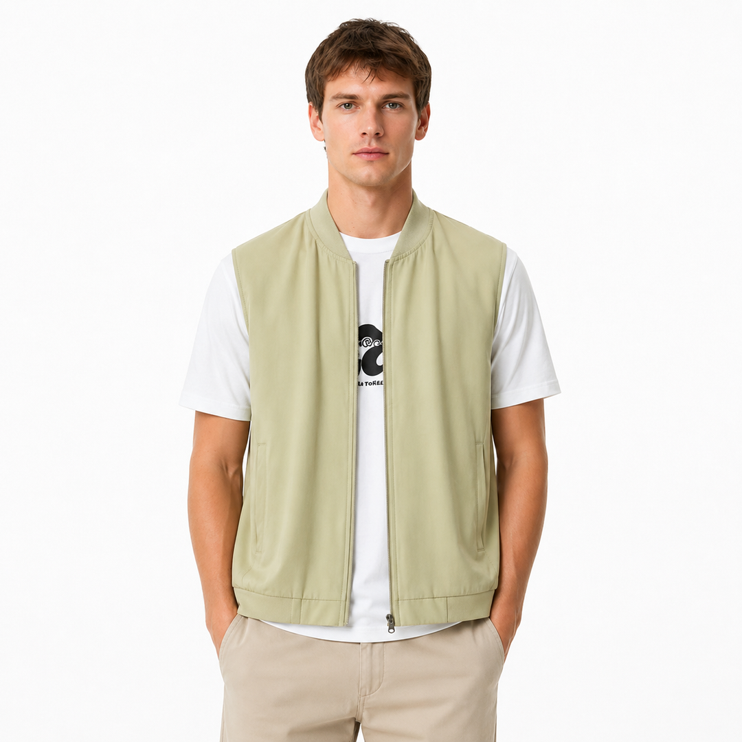 Komfortabel herre sportsvest i lett mesh, pustende og ideell for outdoor & fritidsbruk.