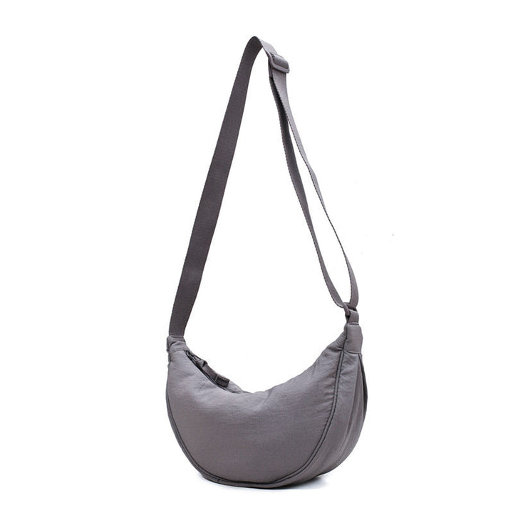 Trendy unisex halvmåneveske, et must-have motetilbehør som løfter ethvert antrekk med stil.
