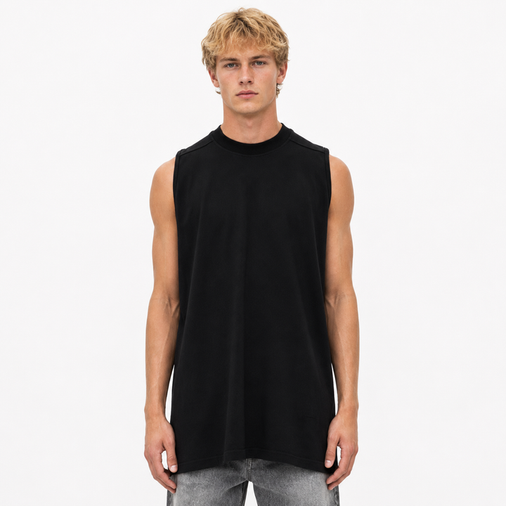 Svart herre oversized ermeløs tank top for high street streetwear. Komfortabel fritidstopp i minimalistisk urban stil.
