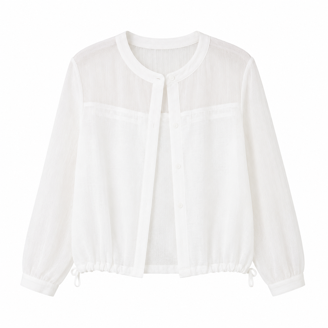 Transparent og luftig oversized topp for dame. Trendy casual stil, ideell for varme dager. Perfekt sommermote.
