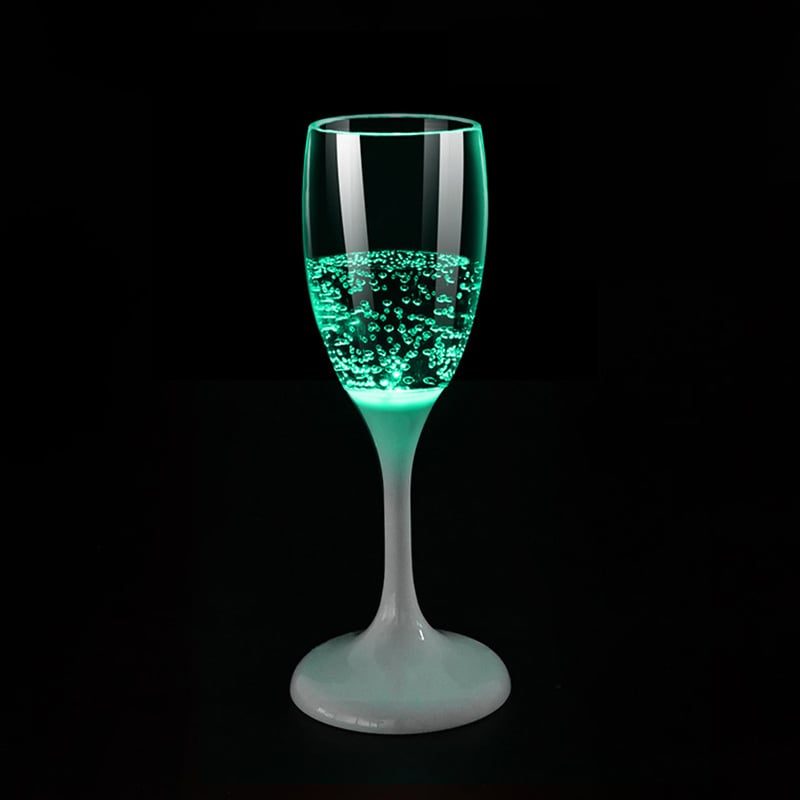 Champagneglass med innebygd LED-lys; gir en vakker glød til festbordet og stemningen.