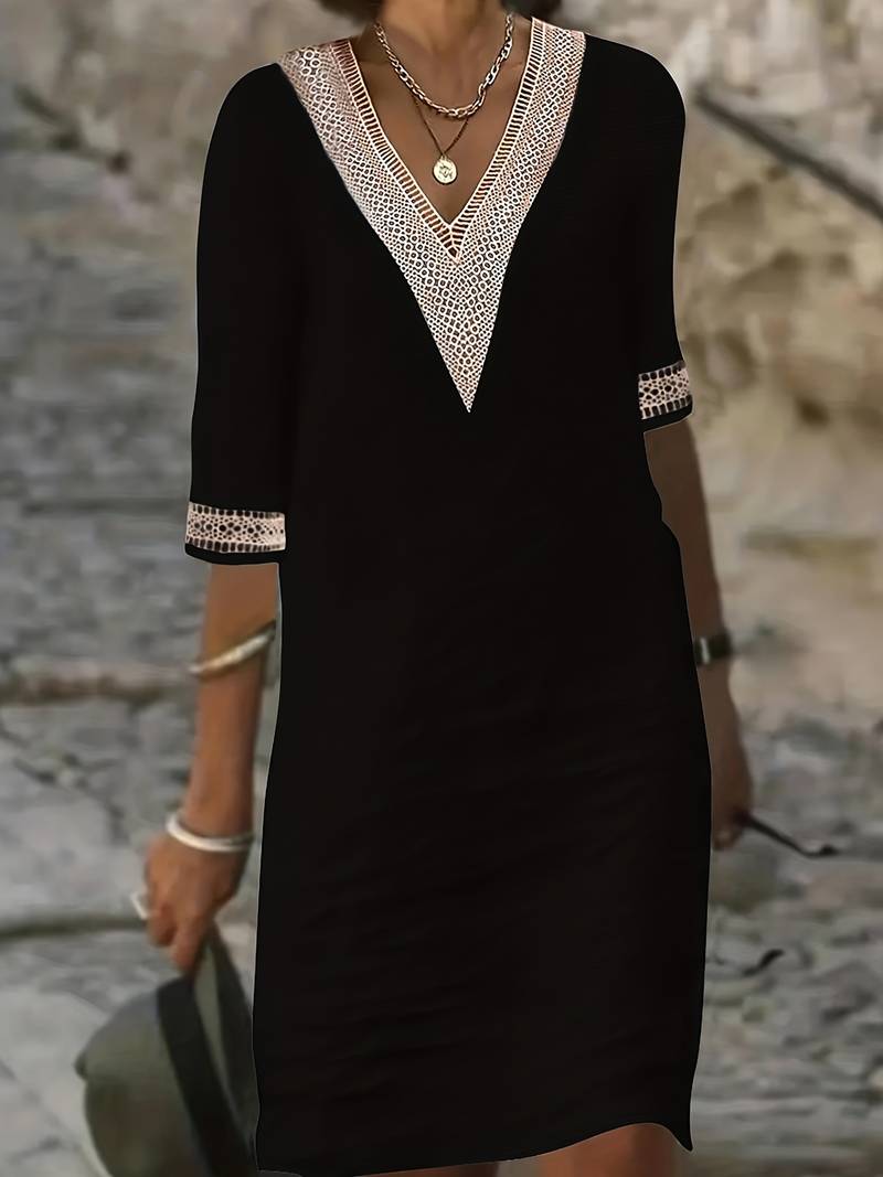 Elegant damekjole med guipureblonder for fest og formelle anledninger, klassisk tidløs stil.