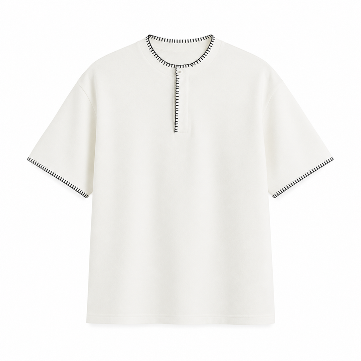 Komfortabel vaffelstrikket Henley t-skjorte for menn. Kortermet overdel i mykt stoff, ideell for sommer.