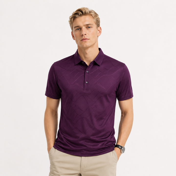 Detaljert bilde av herre slim fit poloskjorte i lyocell-silke med elegant vevd struktur.