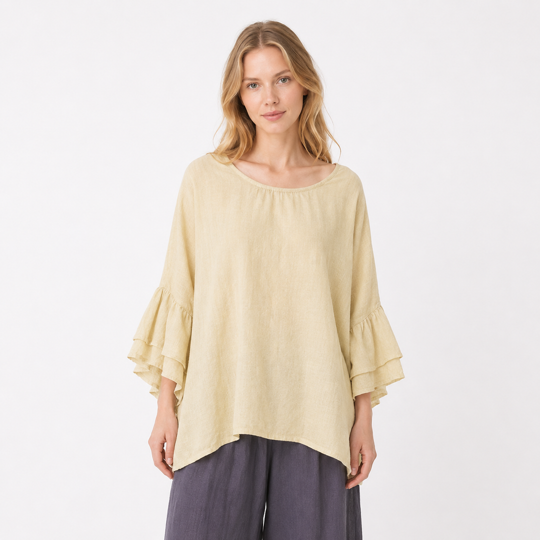 Beige dame t-skjorte med volangermer, løs passform. Casual, feminin sommertopp for hverdag & vår.
