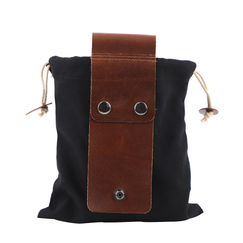 Robust lerret belteveske, ideell for hundetrening med plass til godbiter og utstyr. Unisex design.