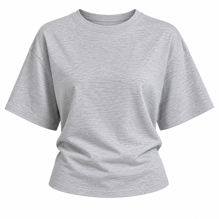 Figurnær dame cropped t-skjorte. En moteriktig sommertopp med rund hals, kortermet, perfekt for streetwear.