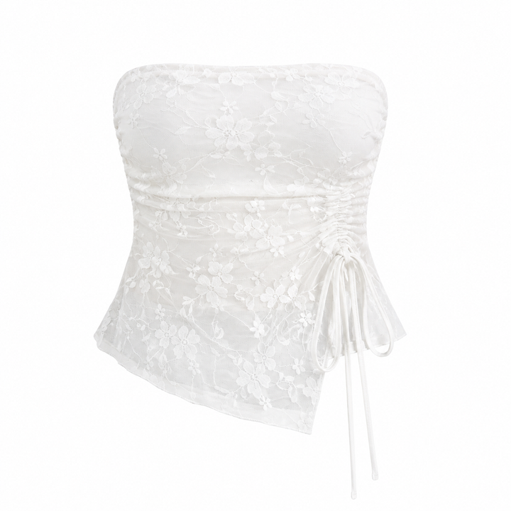 Elegant hvit stroppeløs croptop dame, med stilig knyting for en chic sommer- eller ferielook.