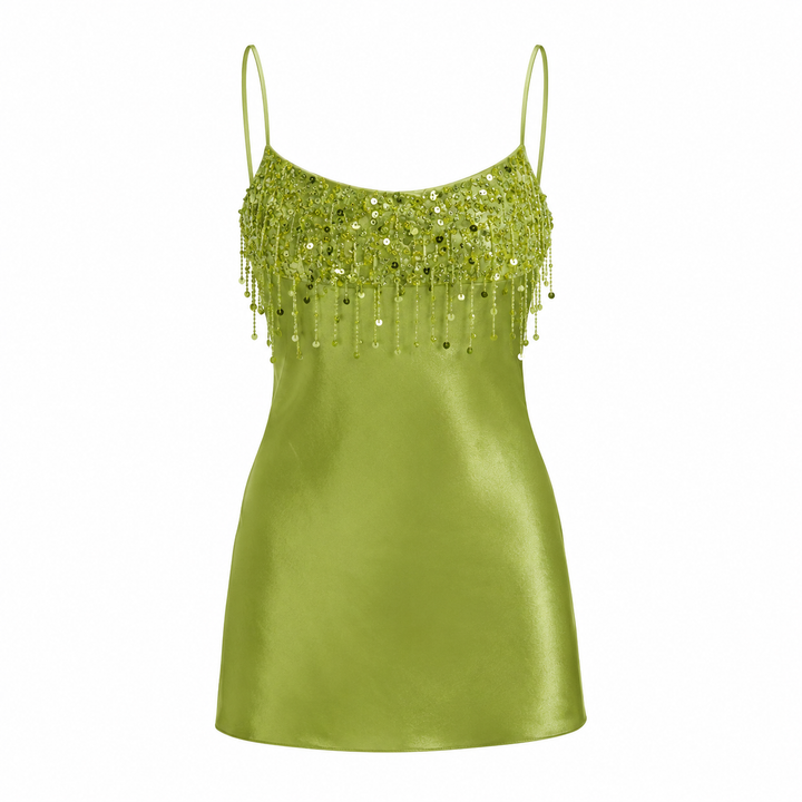 Glitrende grønn paljettkjole for dame. Kort sateng minikjole med elegante frynser, ideell som fest- eller cocktailkjole.