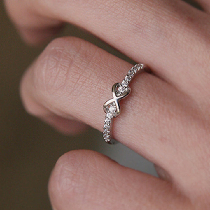 Roségull infinityring for kvinner, en vakker og meningsfull gave til datteren din.