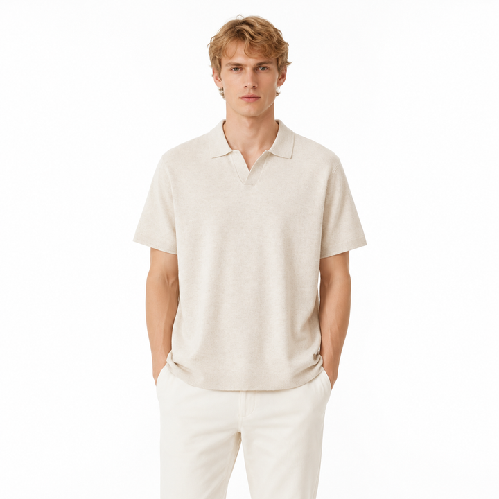 Stilfull og myk strikket polo for herre. Perfekt som pustende business casual sommerklær.