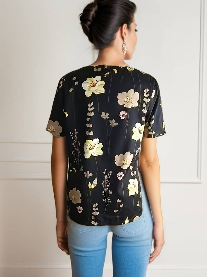 Feminin festbluse med allsidig blomstertrykk, ideell for spesielle anledninger.
