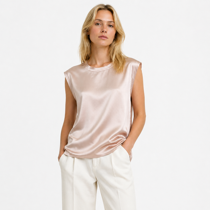 Stilren silke singlet for damer, med elegant satinfinish. Allsidig basic topp i ren silke.