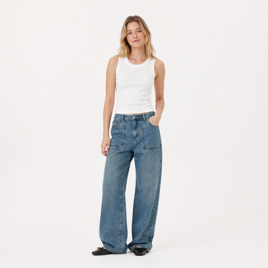 Trendy ermeløs strikket topp for dame, slim fit design og høy stretch for en feminin look.