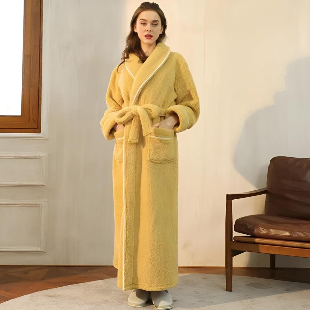 Unisex fleece badekåpe med dype lommer. Varm, myk og ideell for avslapning etter et bad.