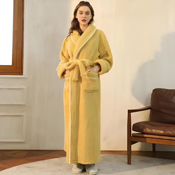 Unisex fleece badekåpe med dype lommer. Varm, myk og ideell for avslapning etter et bad.