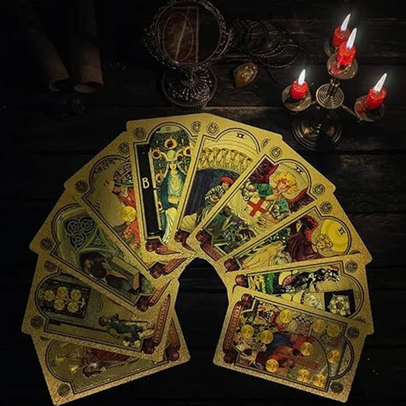 Gavesett: Luksuriøse tarotkort med gullfolie, ideelt for spiritualitet og innsikt.