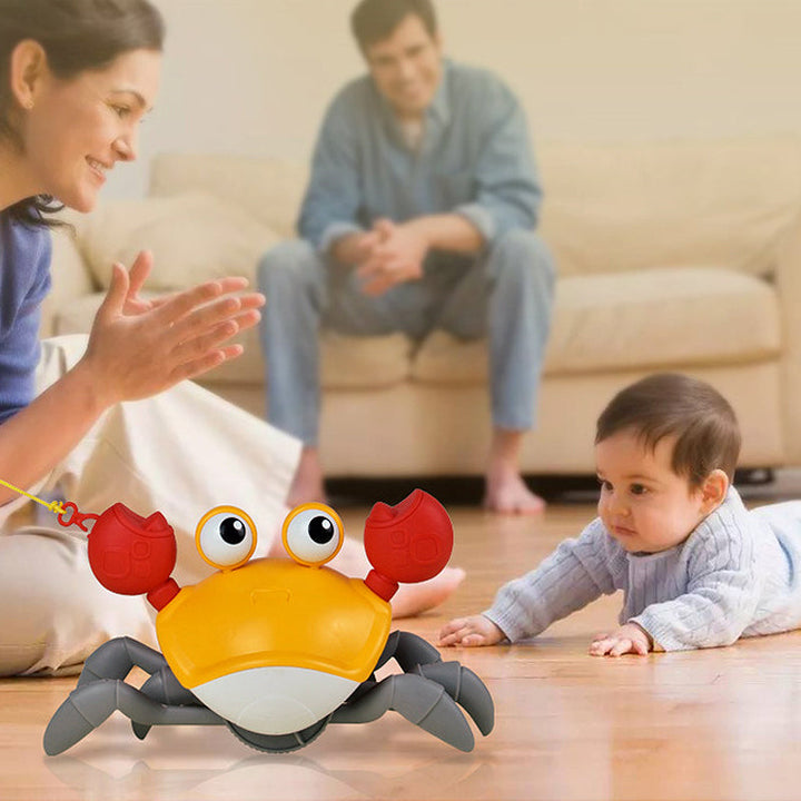 Fargerik gul/grønn krabbe badeleke for barn og baby. Perfekt leketøy for badetid og vannlek.