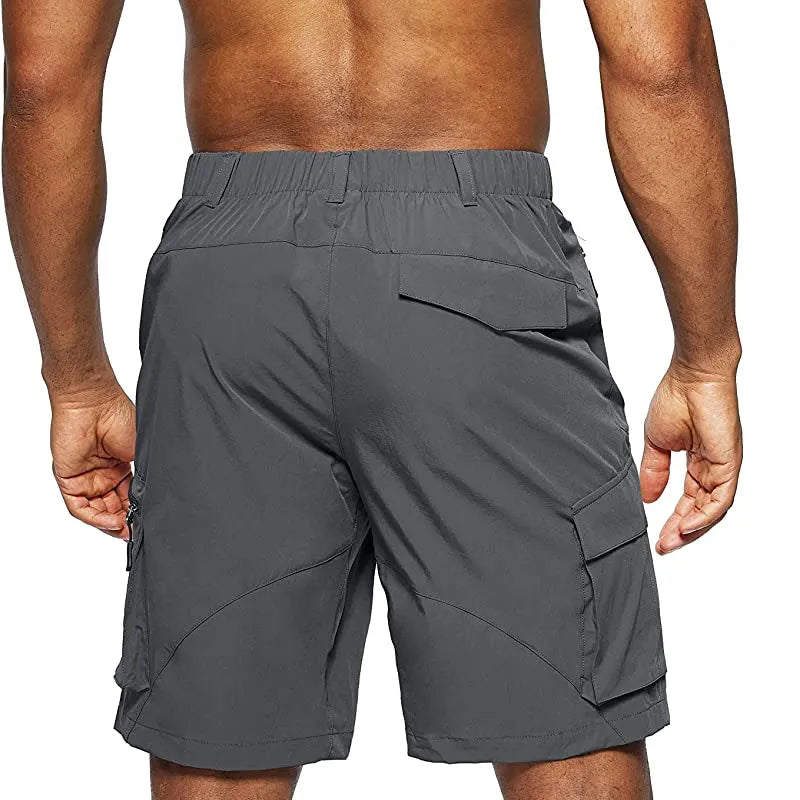 Allsidige menns cargo shorts, praktiske med mange lommer for utstyr.