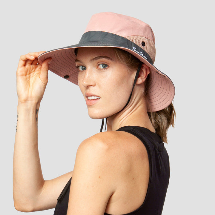 Pustende og sammenleggbar dame solhatt, gir optimal UV-beskyttelse på varme sommerdager.