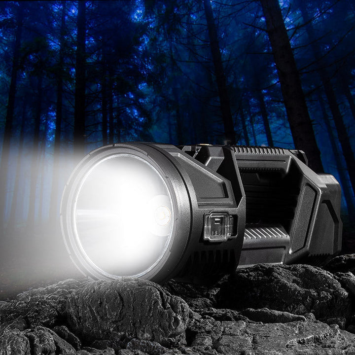 Kraftig LED-lommelykt for utendørsbruk, robust og multifunksjonell. Ideell for camping, fottur og nødsituasjoner.