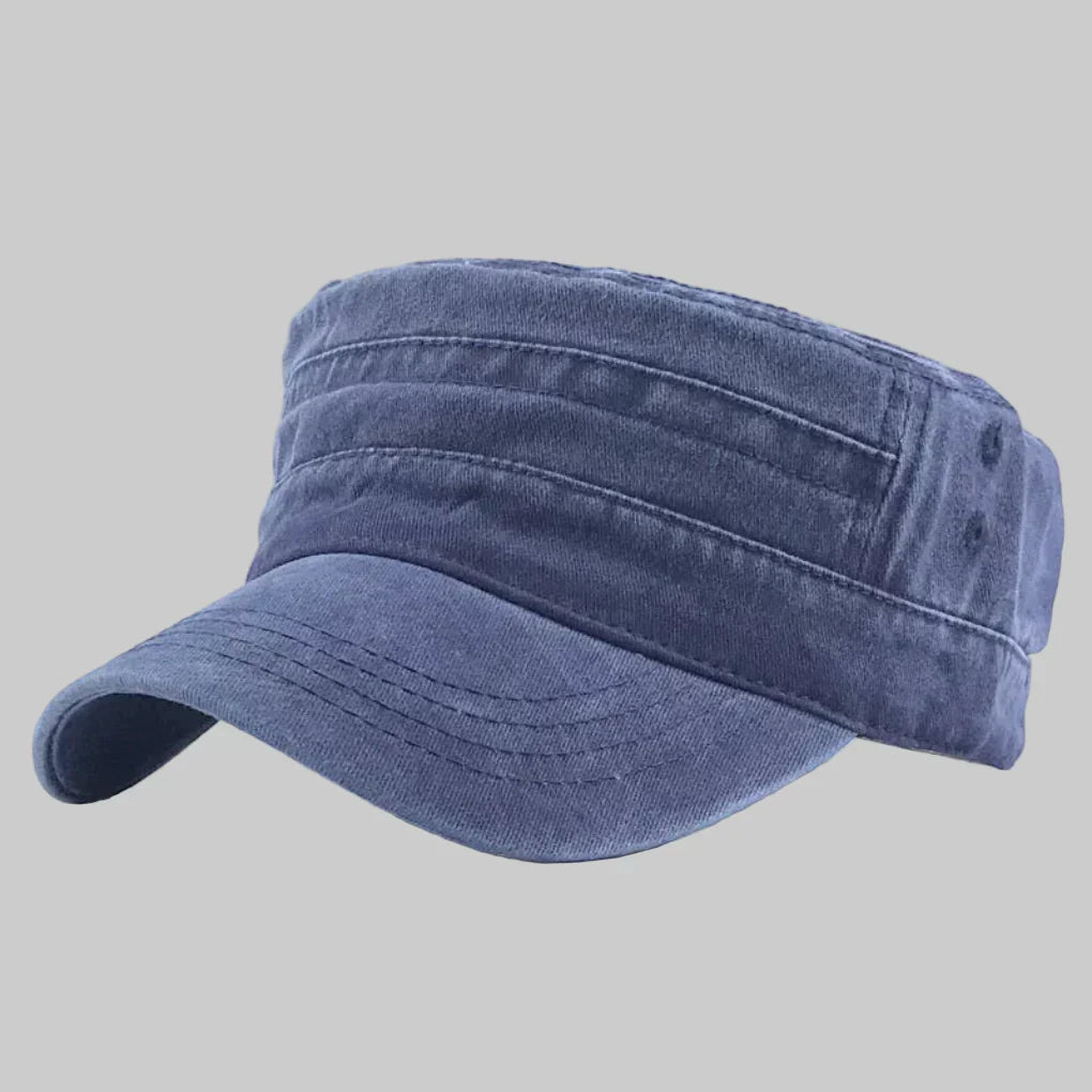 Behagelig one-size menns retrohatt i militærstil. Klassisk beanie for menn, perfekt for kjølige dager.