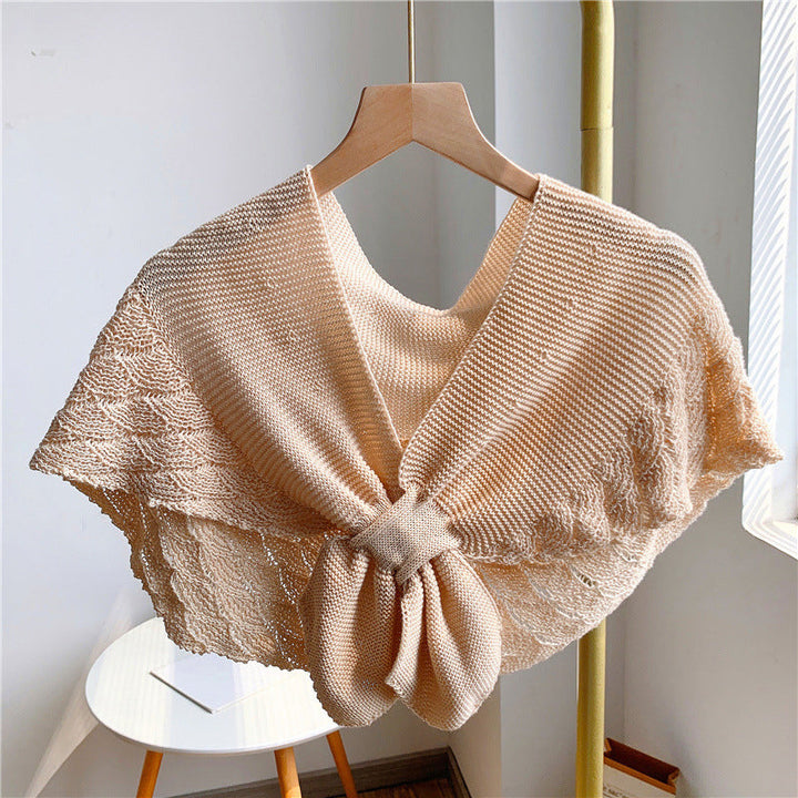 Elegant miniskjerf for damer, strikket i myk polyester med fiskehalestil.