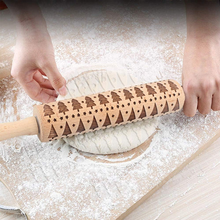Preget trekjevle med moderne julemønster. Ideell for kreativ julebakst og festlige desserter.