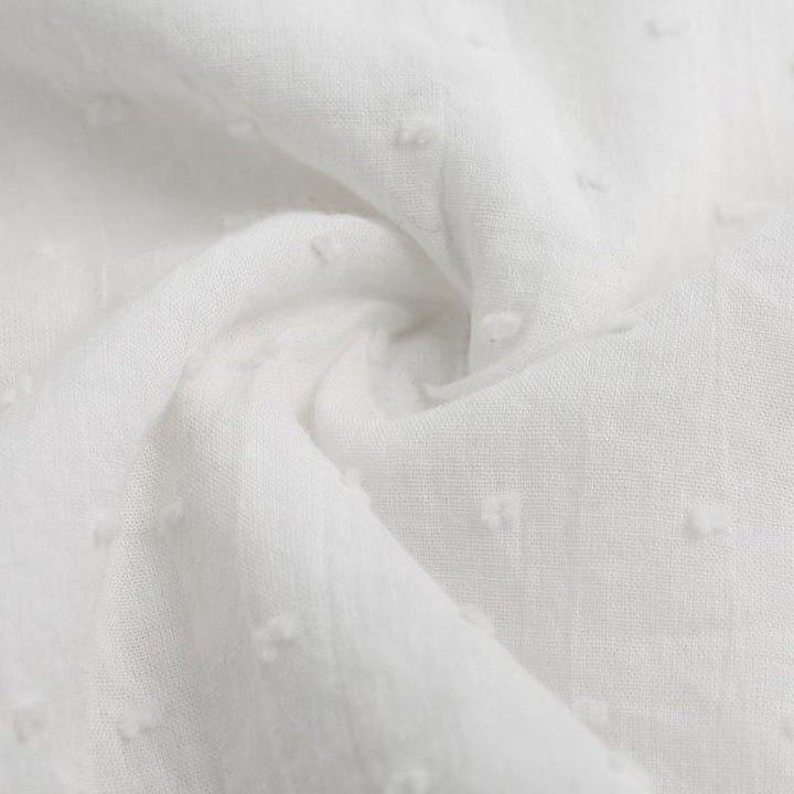 Kvinner ensfarget hvit bluse med flotte utsvingede ermer. Langermet, elegant og uformell stil.