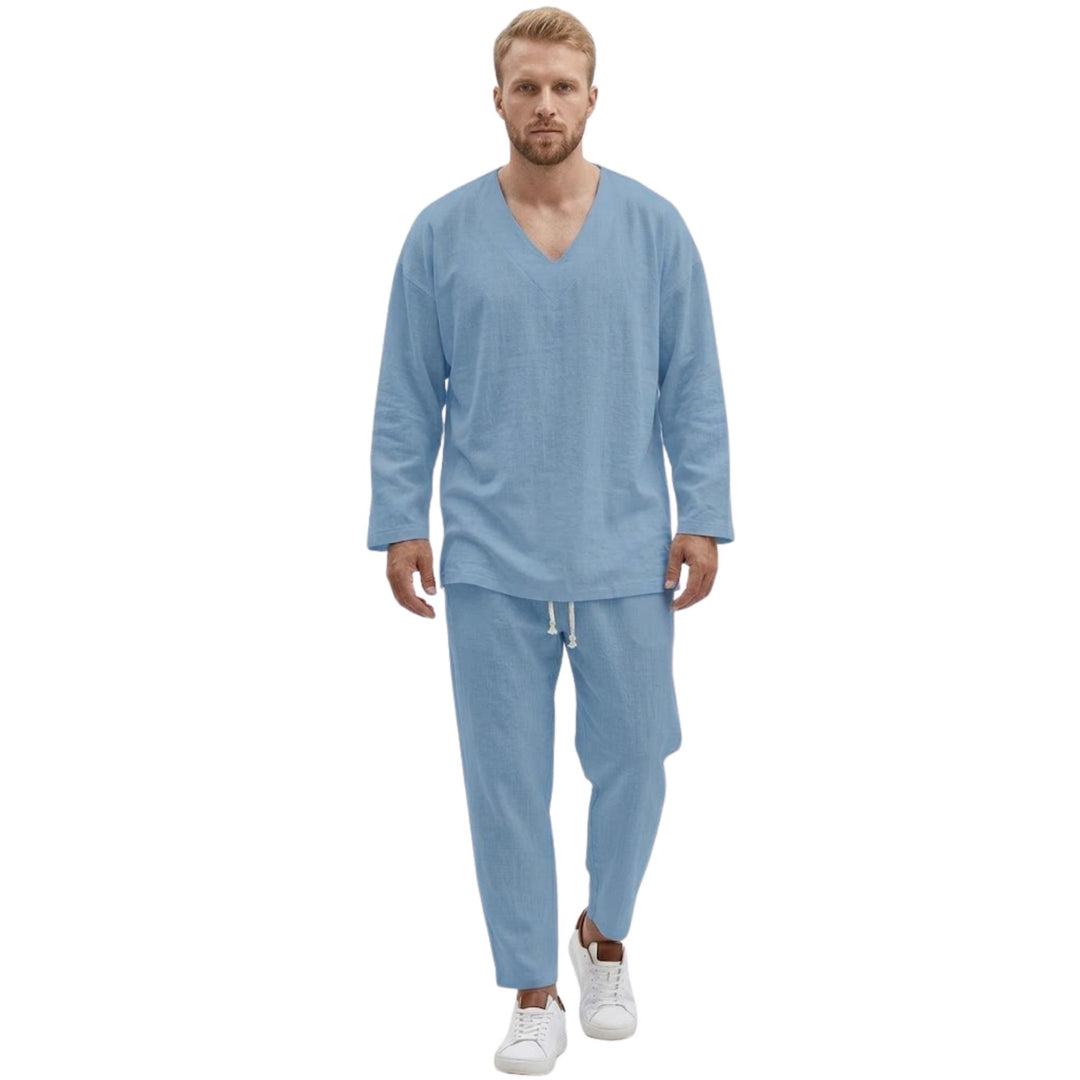 Herre loungewear sett med V-hals topp og avslappede bukser for komfortabel hjemmekos og fritid.