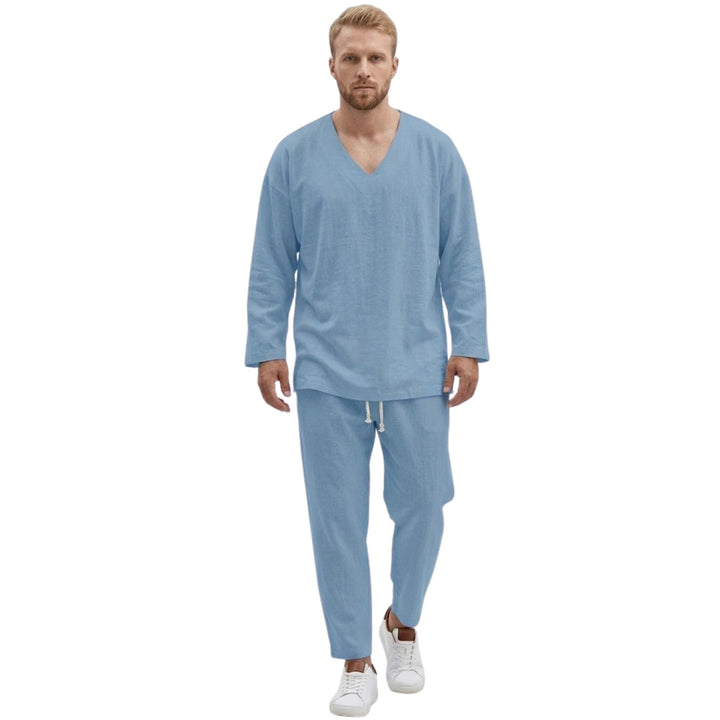 Herre loungewear sett med V-hals topp og avslappede bukser for komfortabel hjemmekos og fritid.