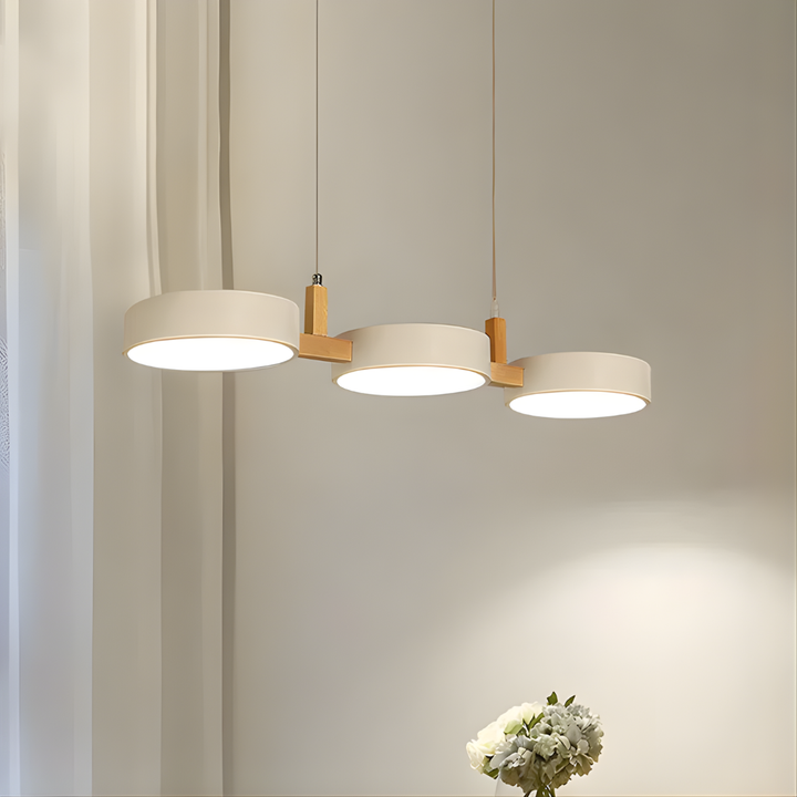 Slank, dimbar LED taklampe for moderne interiør. Perfekt minimalistisk taklys og stuebelysning med optimal effekt.
