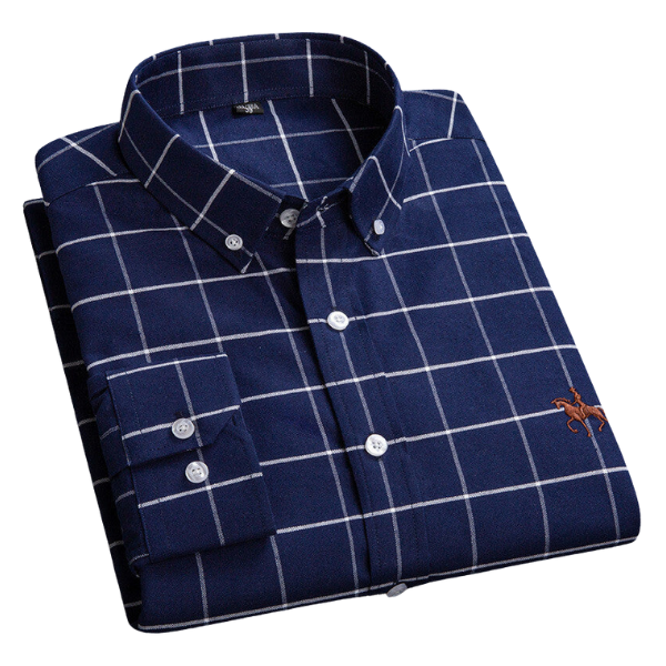 Hel figur av elegant premium herreskjorte, langermet og slim fit for en stilren look.