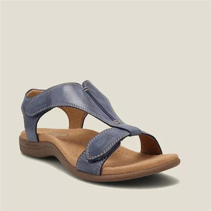 Stilfulle plattform kile sandaler for damer. Elegante sommersko med borrelås for enkel tilpasning.