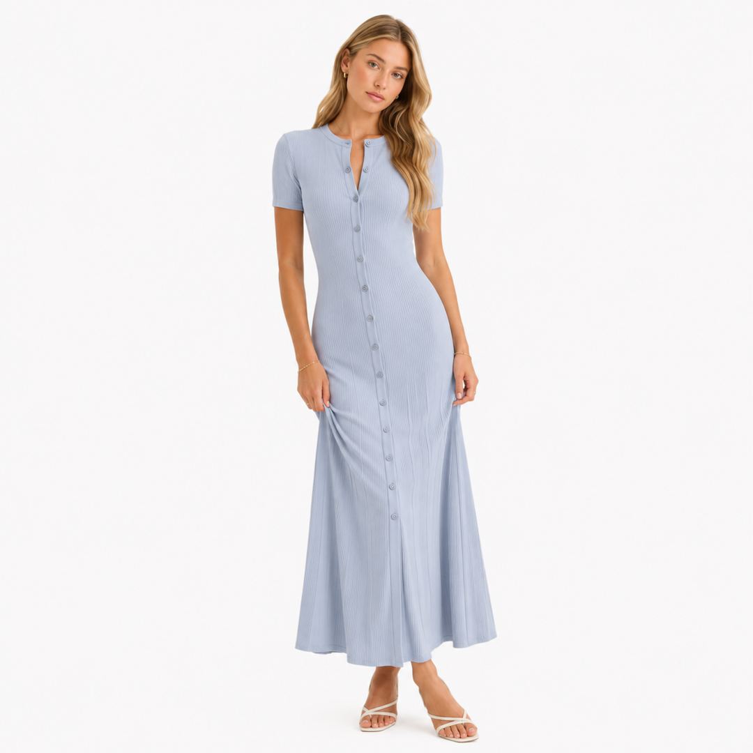 Elegant blå dame ribbestrikket midikjole med knapper, perfekt for vår og hverdag. Komfortabel strikket passform.