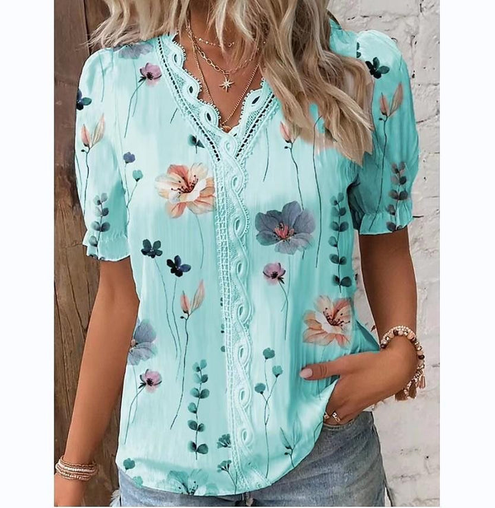Komfortabel damebluse med blomsterdekor, egnet for hverdagsbruk og sammenkomster.