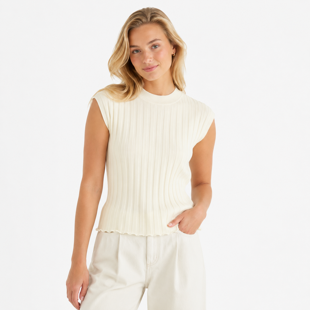 Elegant hvit ermeløs topp for dame, perfekt sommermote. Pustende og feminin stil.