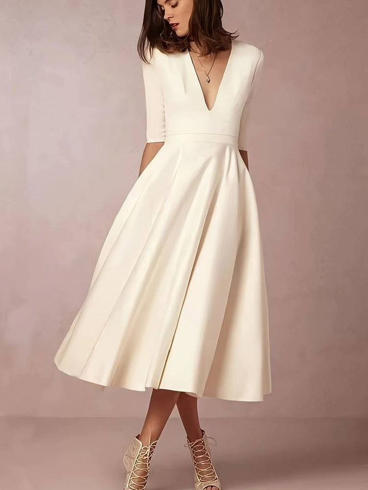 Kvinner retro a-linje swingkjole i 60-talls stil. Elegant vintage festkjole for sommer eller hverdag.